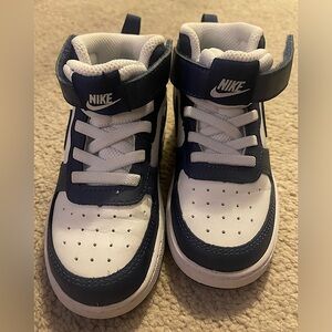 **Great condition** Nike toddler boy shoes size 9c